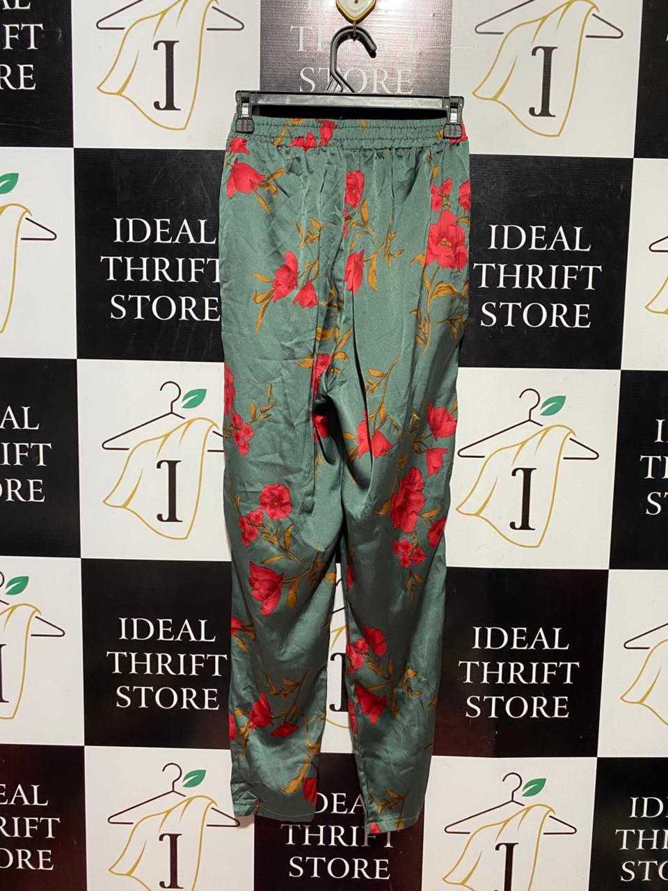 PRETTYLITTLE THING |XS| WAIST 24| B40| LUXURIOUS SAGE GREEN SILKY SATIN RED FLORAL TROUSERS