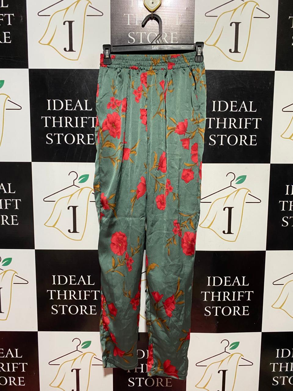 PRETTYLITTLE THING |XS| WAIST 24| B40| LUXURIOUS SAGE GREEN SILKY SATIN RED FLORAL TROUSERS