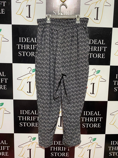 |L| WAIST 29| B40| CHIC BLACK AND WHITE GEOMETRIC MONOCHROME SMOCKED WAIST TROUSERS