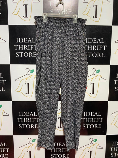 |L| WAIST 29| B40| CHIC BLACK AND WHITE GEOMETRIC MONOCHROME SMOCKED WAIST TROUSERS