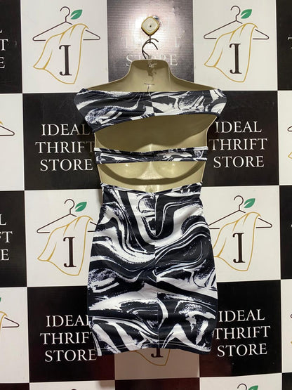 |M| BUST 16| B40| BOLD BLACK AND WHITE MARBLE PRINT BOAT NECK MINI DRESS WITH SIDE CUT-OUTS