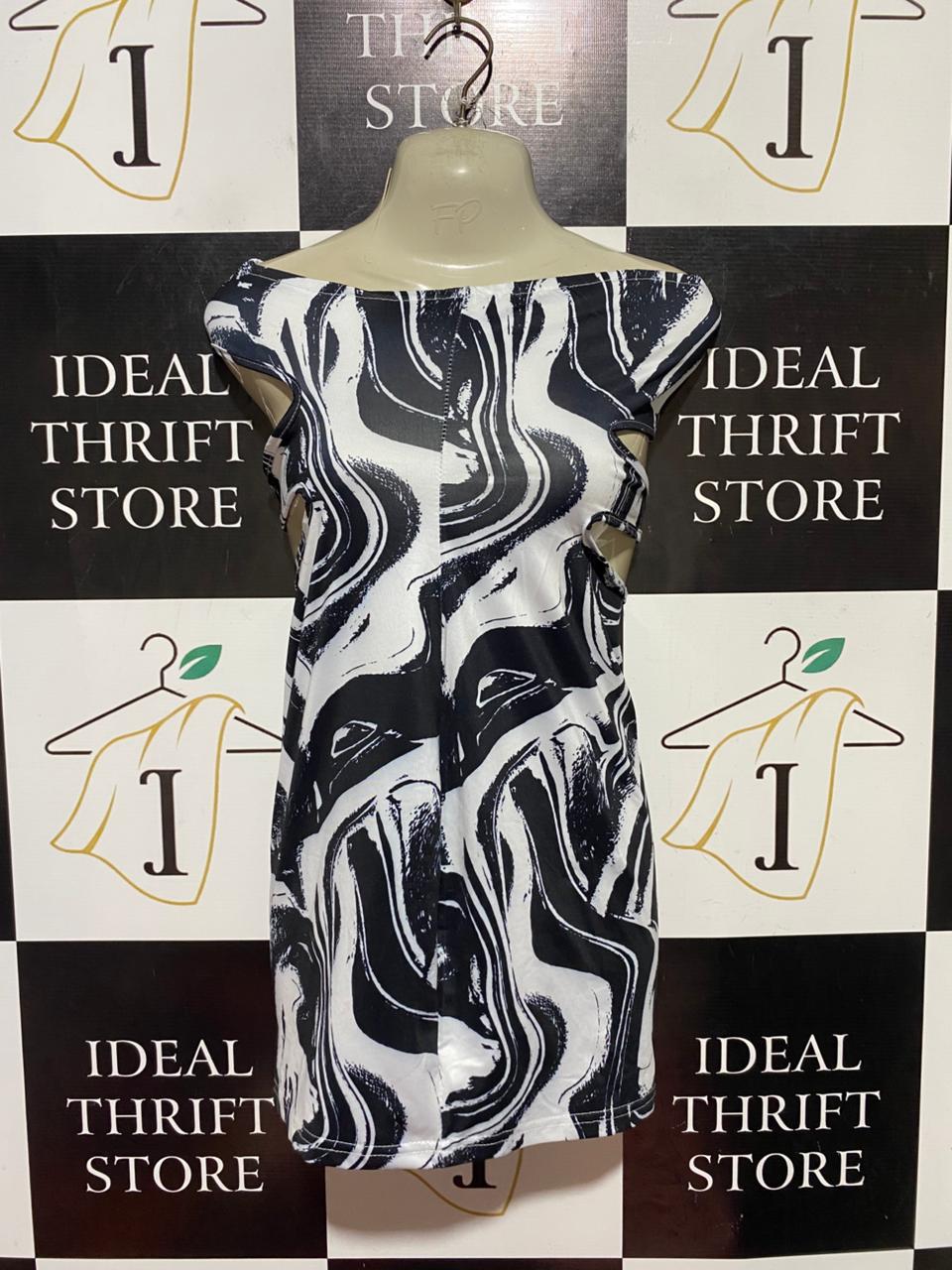|M| BUST 16| B40| BOLD BLACK AND WHITE MARBLE PRINT BOAT NECK MINI DRESS WITH SIDE CUT-OUTS