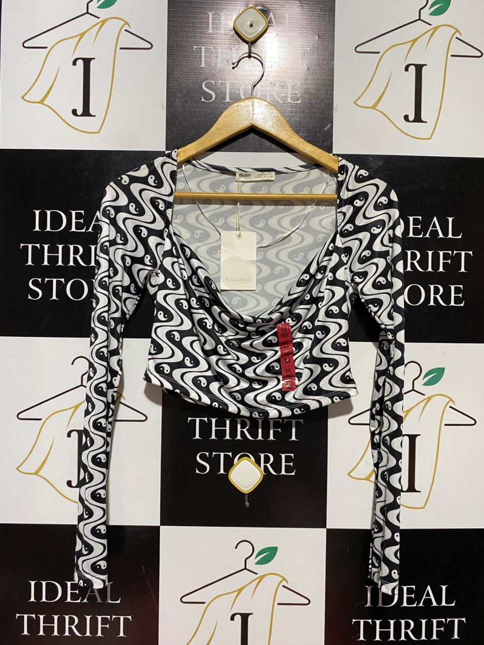 PULL & BEAR |S| BUST 15| B41| BLACK AND WHITE YIN-YANG RETRO CROP TOP