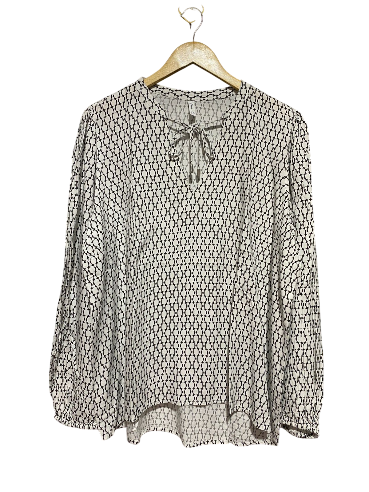 & ME |XL| BUST 24| B44| BLACK AND WHITE GEOMETRIC PATTERN BLOUSE