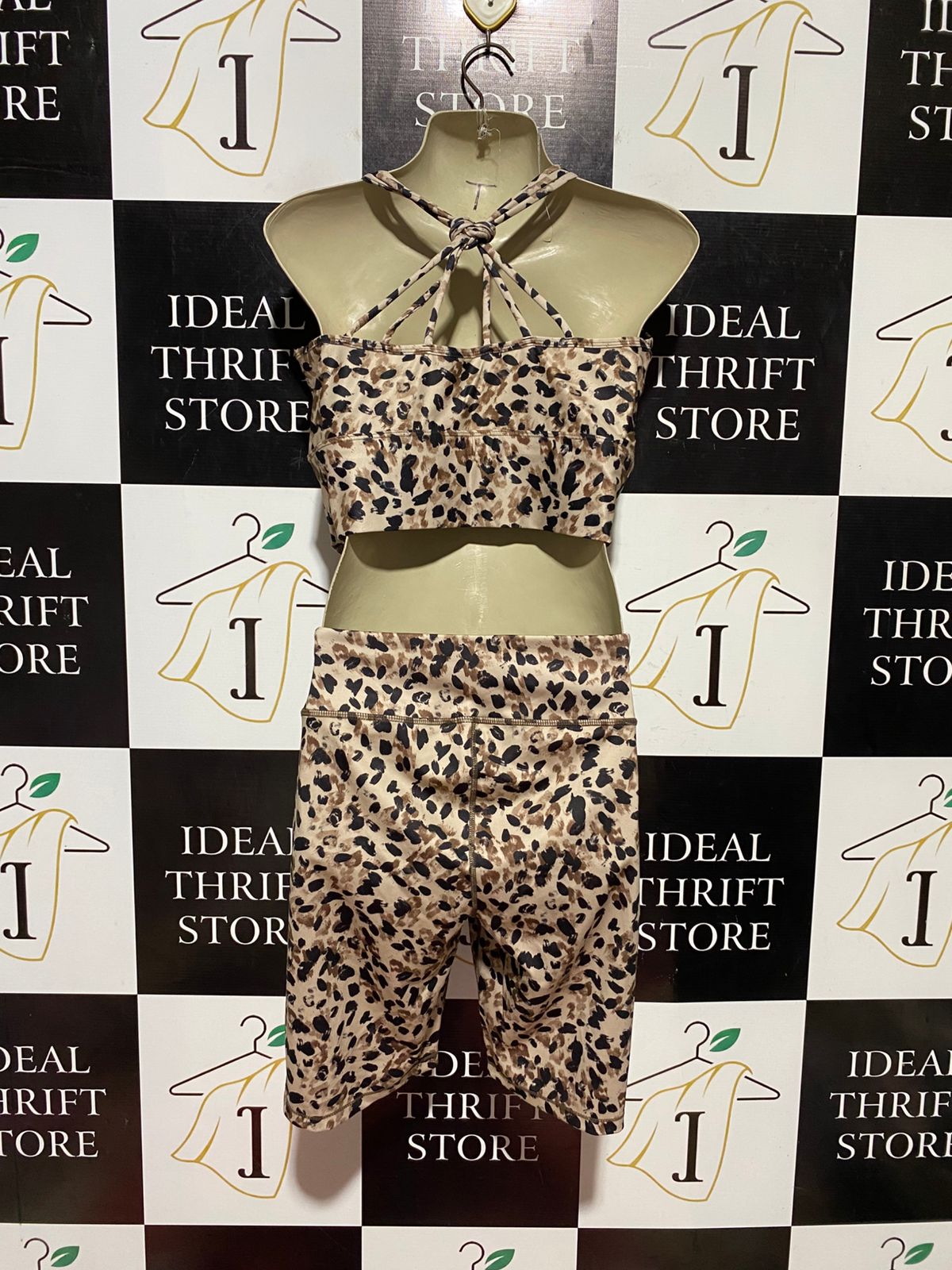 |M| B44| LEOPARD PRINT TWO-PIECE ACTIVEWEAR SET