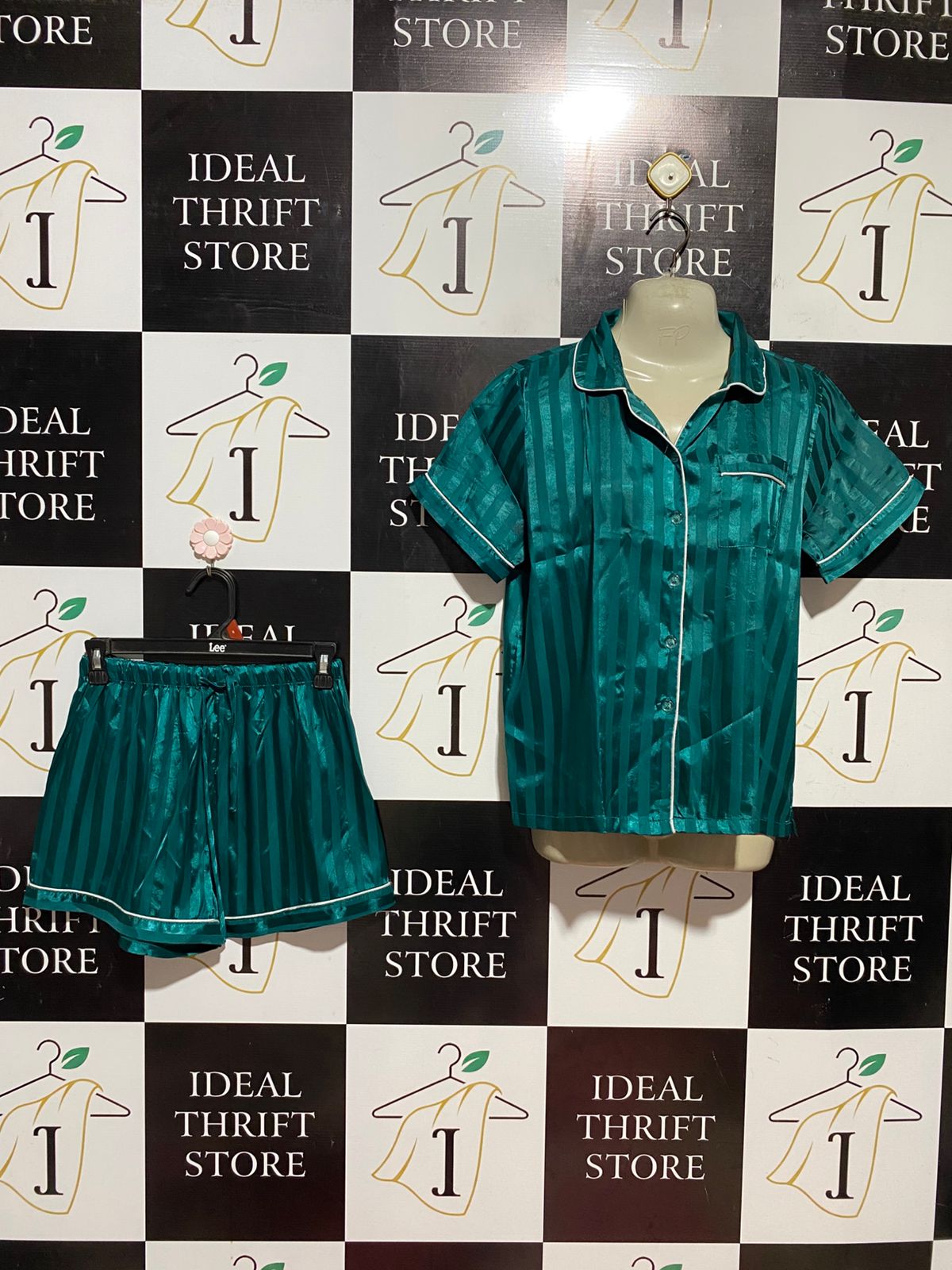 |XS| B44| EMERALD GREEN SATIN STRIPE PAJAMA SET
