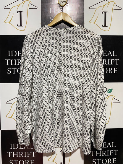& ME |XL| BUST 24| B44| BLACK AND WHITE GEOMETRIC PATTERN BLOUSE