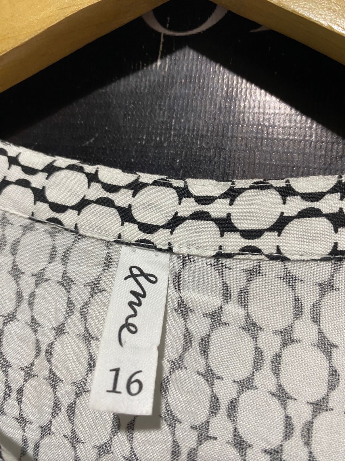 & ME |XL| BUST 24| B44| BLACK AND WHITE GEOMETRIC PATTERN BLOUSE
