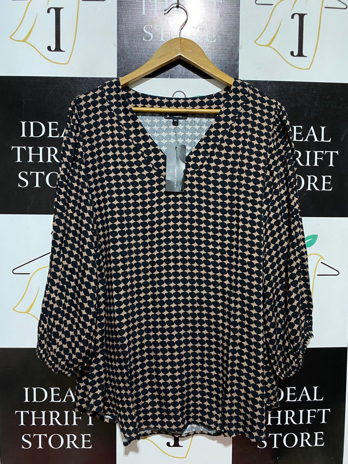 TARGET CURVE |XL| BUST 24| B43| BLACK AND TAN GEOMETRIC PRINT V-NECK LONG SLEEVE BLOUSE NEW WITH TAGS