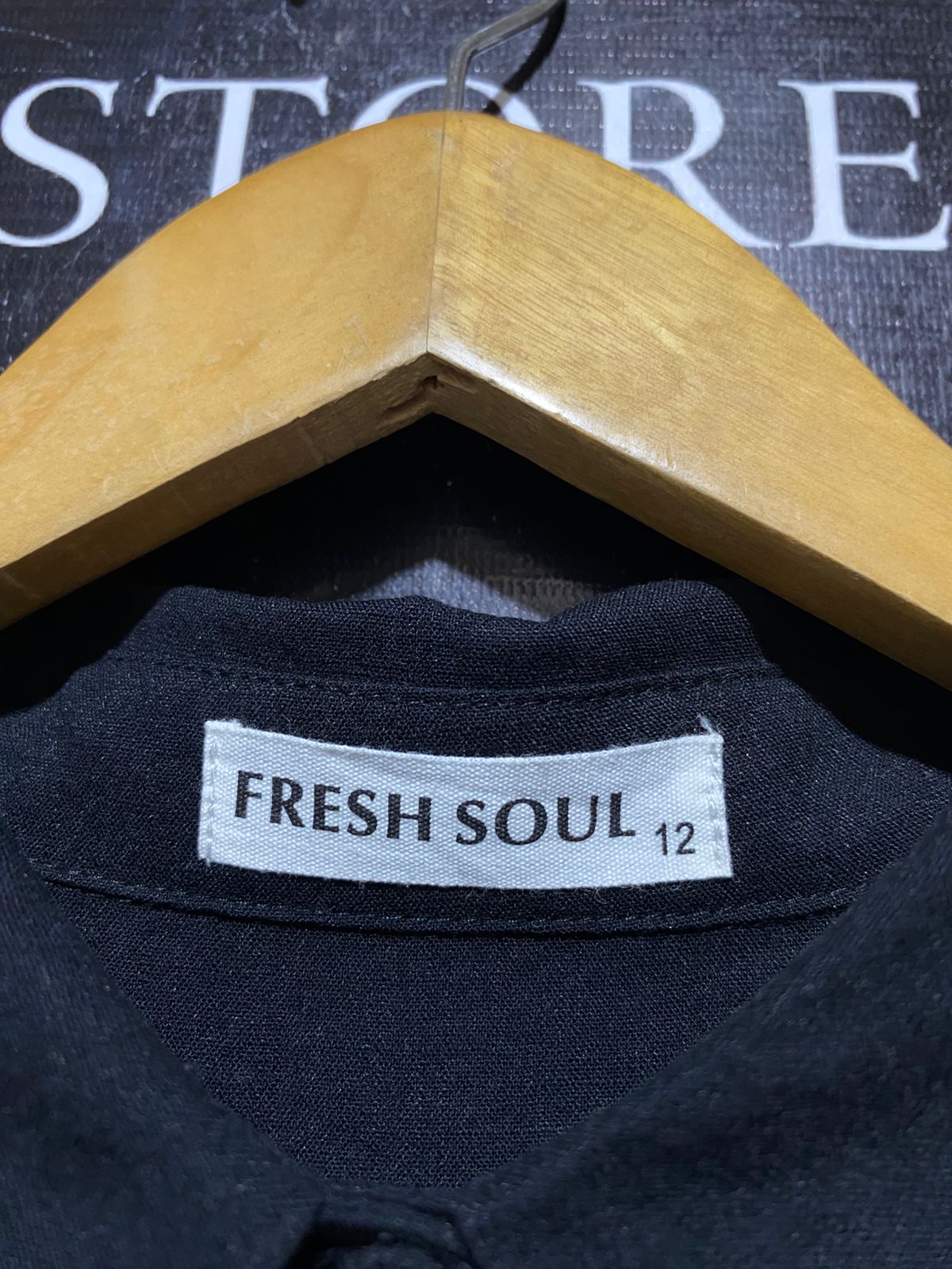 FRESH SOUL |M| BUST 21| B43| BLACK BUTTON FRONT SHORT SLEEVE CROP SHIRT WITH HEM WAIST TIE