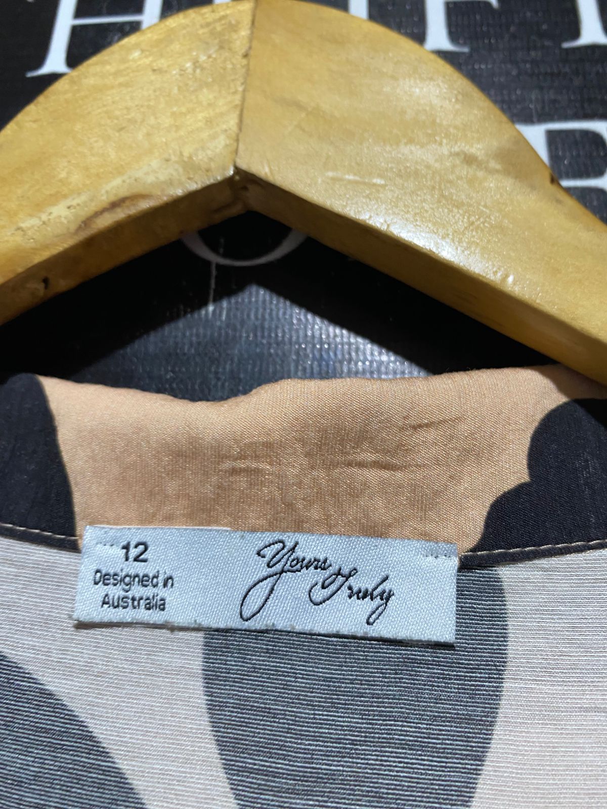 YOUR HUNDY |L| BUST 19| B43| BEIGE AND BLACK TROPICAL LEAF PRINT BUTTON FRONT TIERED MIDI SHIRT DRESS