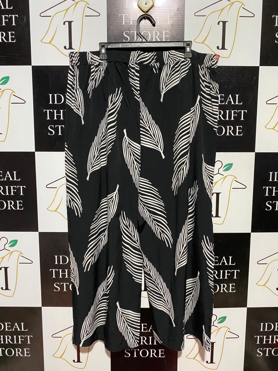 SHEIN CURVE |XXXL| WAIST 39| B43| WIDE LEG PANTS BLACK WHITE FEATHER PALM LEAF PRINT DRAWSTRING TROUSERS CULOTTES