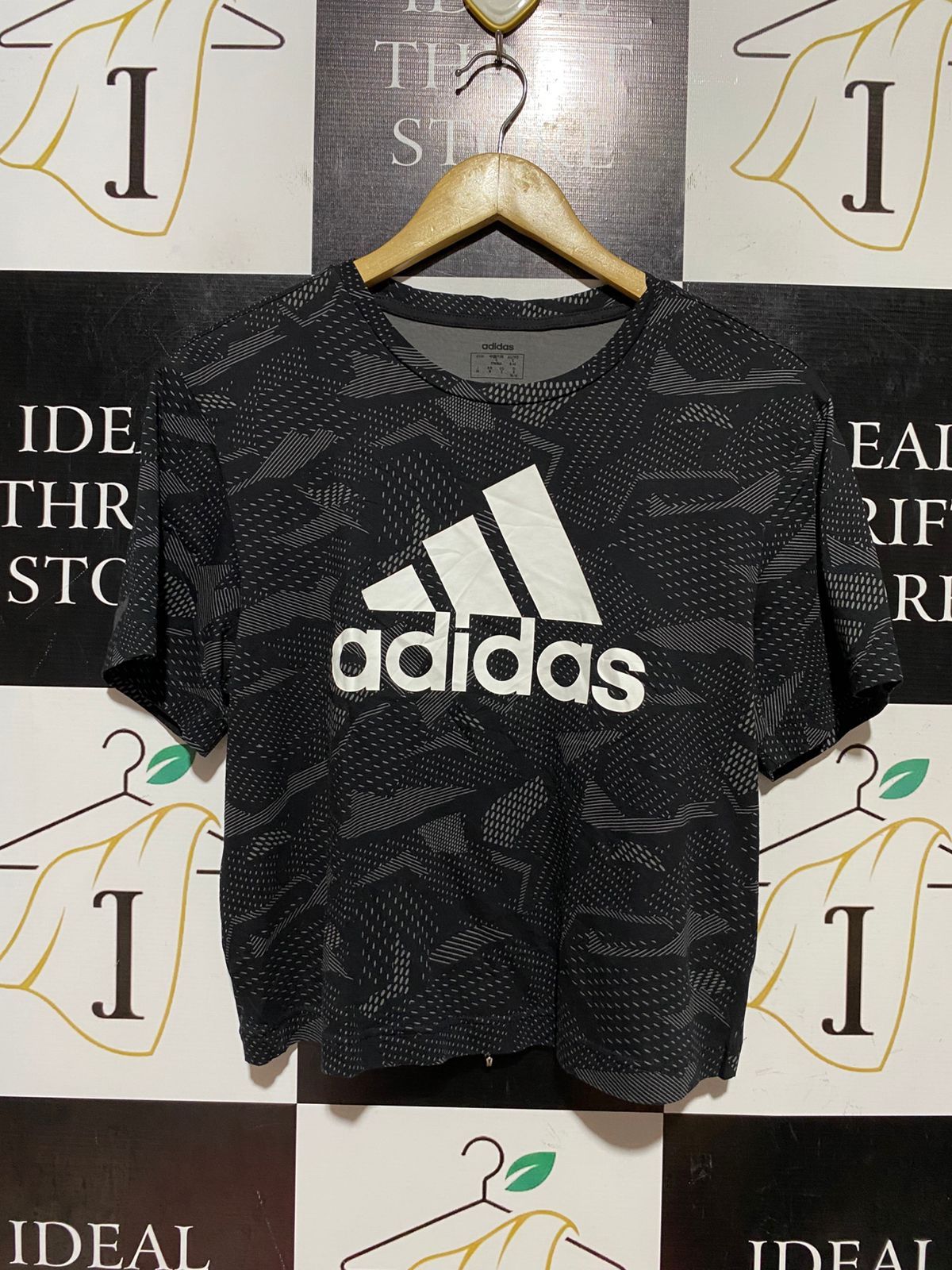 ADIDAS |S| BUST 19| B43| CROP T-SHIRT BLACK GRAY GEOMETRIC PRINT BIG LOGO SHORT SLEEVE TEE