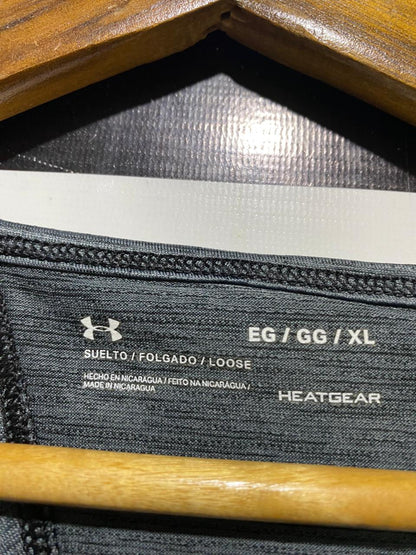 UNDER ARMOUR |XL| BUST 22| B44| CHARCOAL GREY HEATGEAR T-SHIRT - OVERSIZED SHORT SLEEVE ATHLETIC TOP