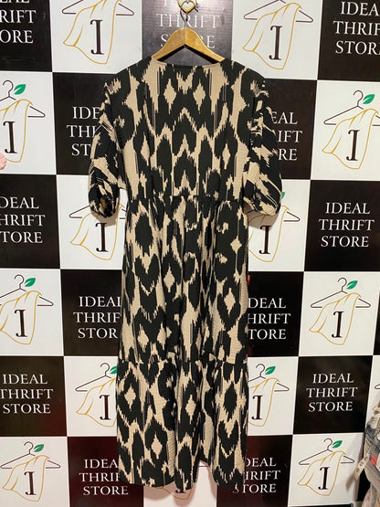 NEW LOOK |M| BUST FREE| B46| BLACK AND BEIGE IKAT PRINT SHORT SLEEVE MAXI DRESS