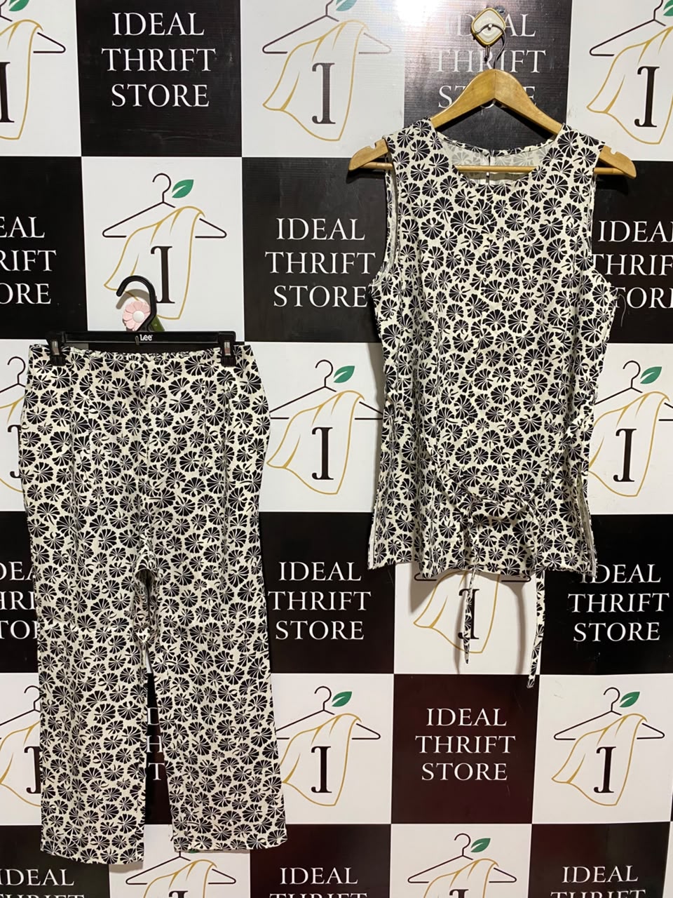 PREVIEW |M| B46| BLACK AND WHITE ABSTRACT FAN PRINT SLEEVELESS TOP AND PANTS CO-ORD SET