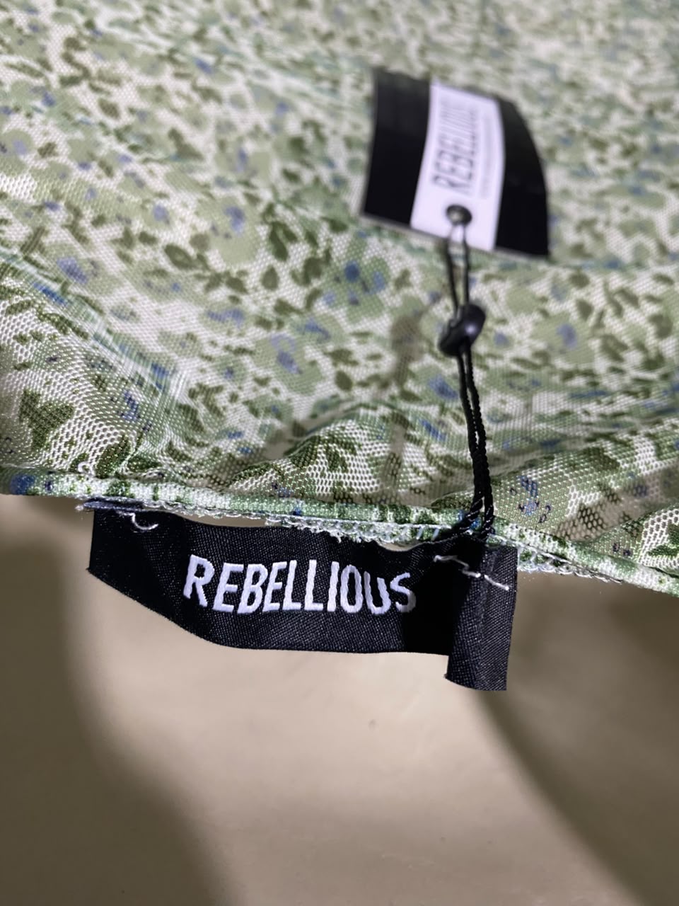 REBELLIOUS |S| BUST 15| B45| GREEN FLORAL PRINT PUFF SLEEVE RUCHED BODYSUIT