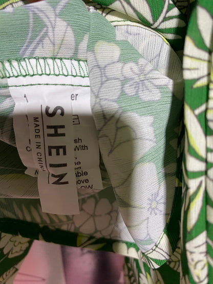 SHEIN |XL| BUST 23| B45| GREEN AND WHITE FLORAL BUTTON-DOWN RUFFLE COLLAR BLOUSE