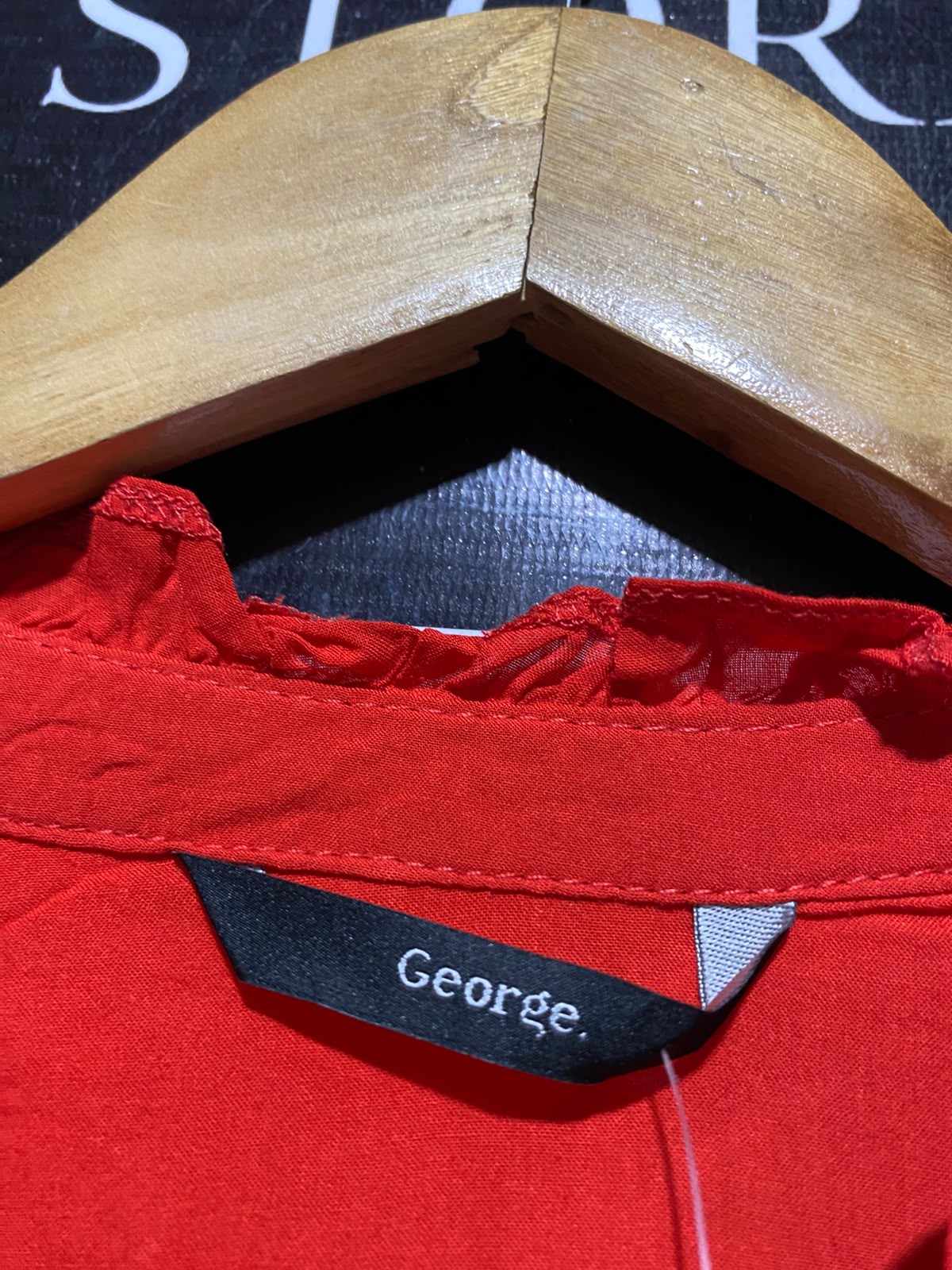 GEORGE |L| BUST 20| B47| WOMEN'S BRIGHT RED RUFFLED SHOULDER V-NECK LONG SLEEVE BLOUSE NWT