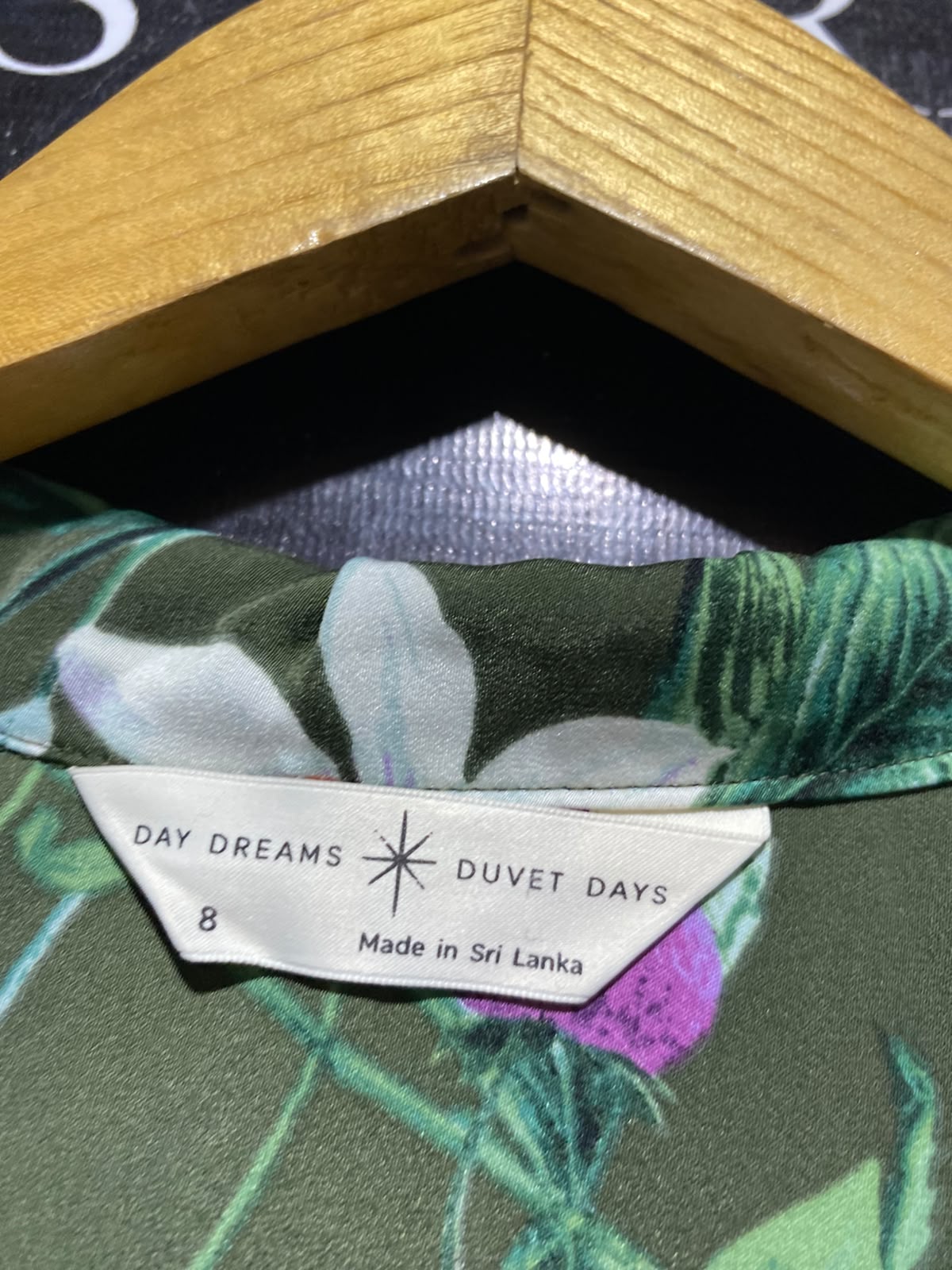 DUVET DAYS |M| BUST 19| B46| OLIVE GREEN FLORAL BUTTON-DOWN BLOUSE