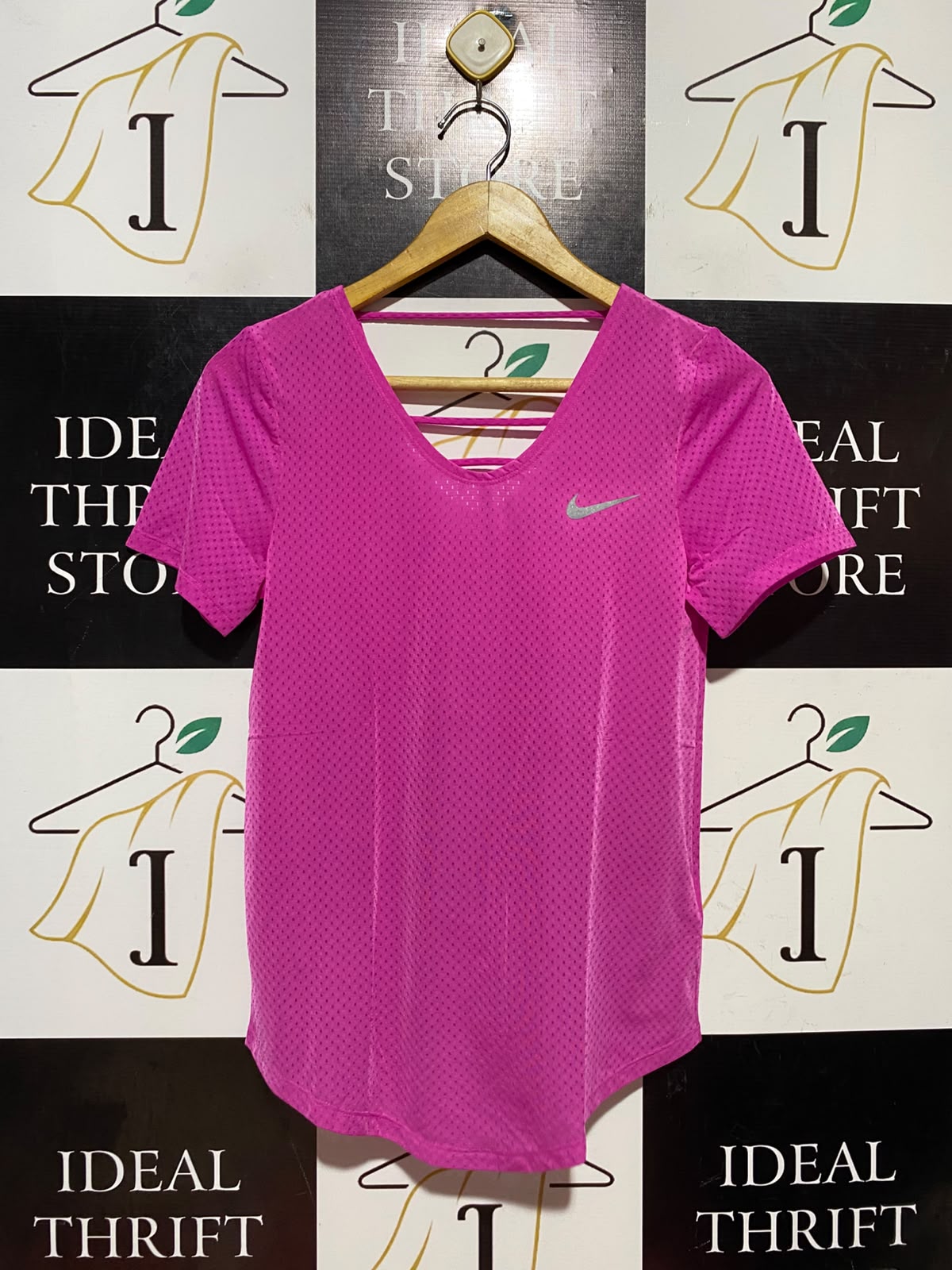 NIKE |XS| BUST 15| B46| RUNNING SHIRT HOT PINK SHORT SLEEVE ATHLETIC TEE