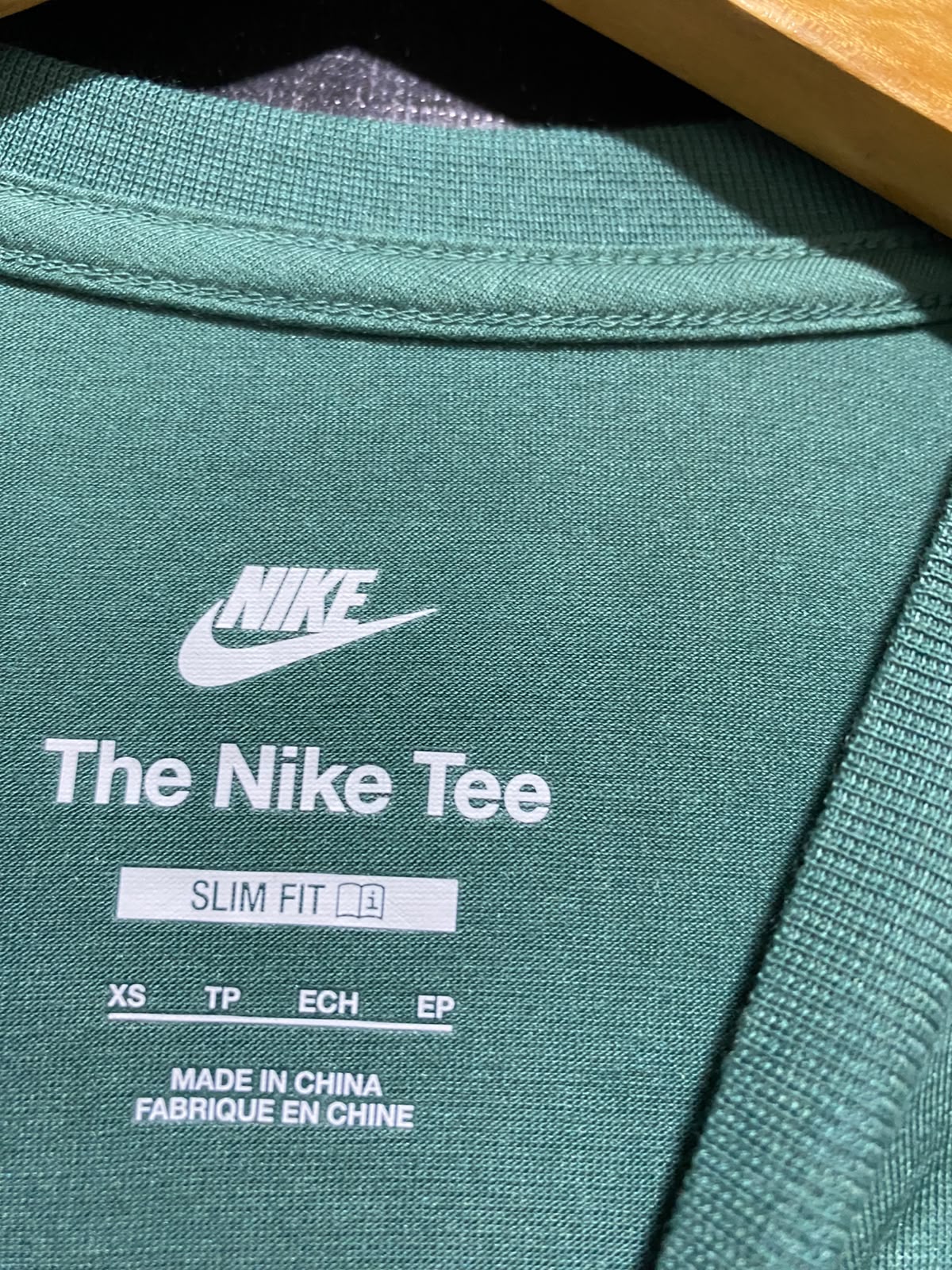 NIKE |XS| BUST 15| B46| EMERALD GREEN CENTER SWOOSH SHORT SLEEVE CROP TOP T-SHIRT