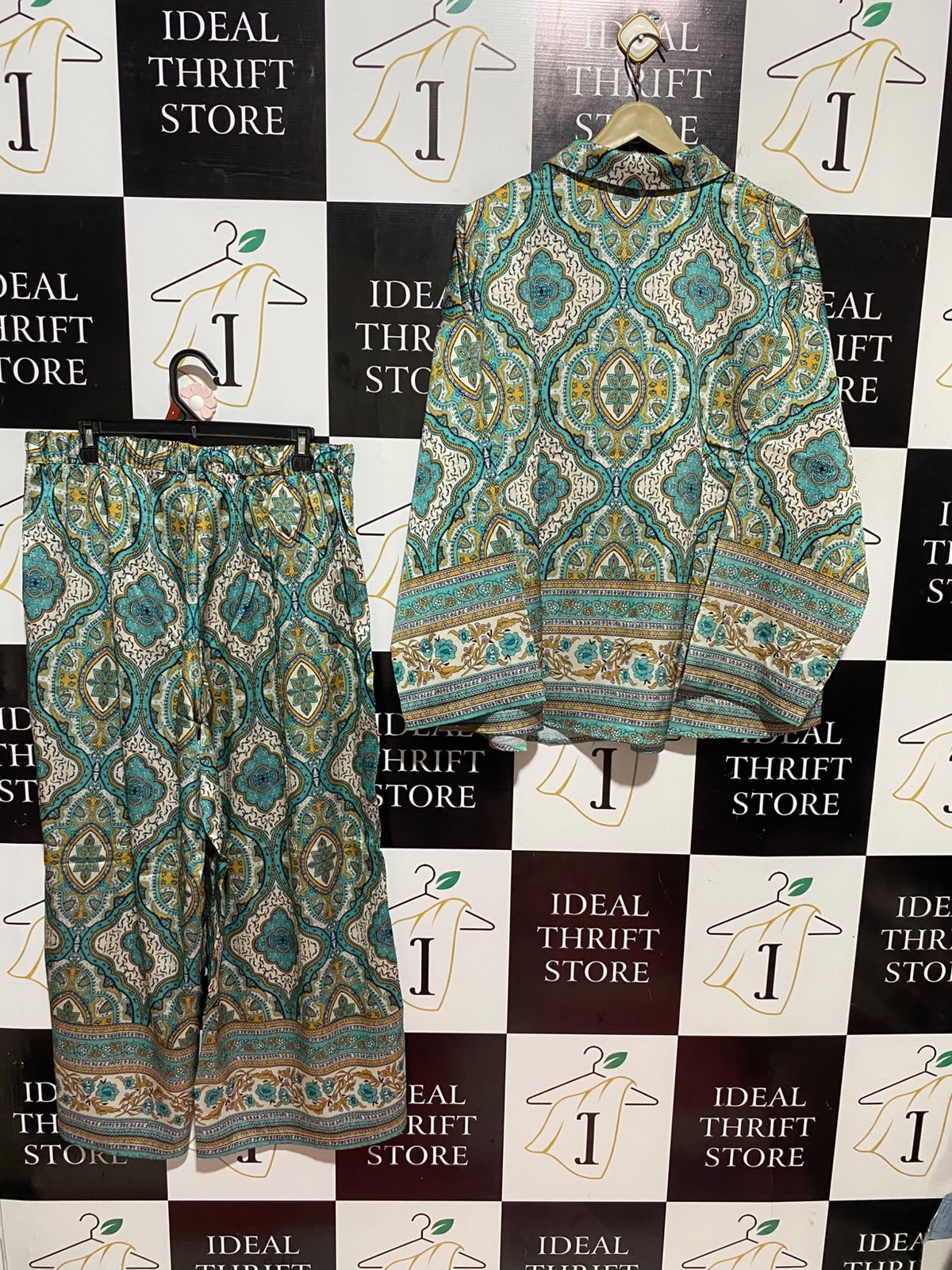 SHEIN CURVE |XL| B47| TEAL AND GOLD MEDALLION PRINT TWO-PIECE LOUNGEWEAR SET