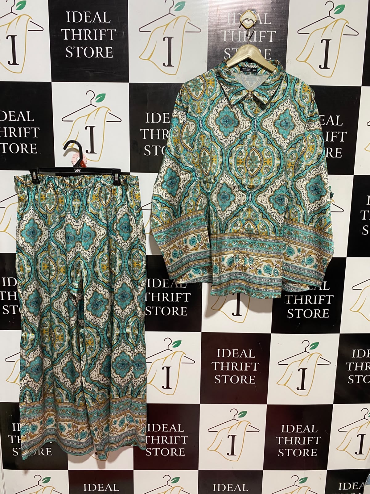 SHEIN CURVE |XL| B47| TEAL AND GOLD MEDALLION PRINT TWO-PIECE LOUNGEWEAR SET