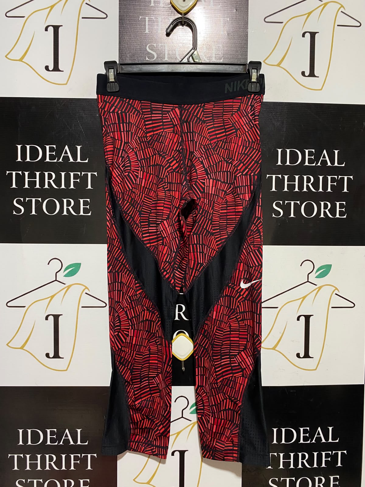 NIKE PRO |M| WAIST 25| B49| RED AND BLACK GEOMETRIC PRINT TRAINING TIGHTS