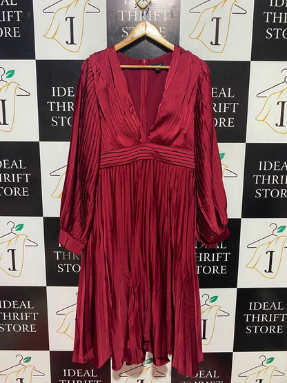 BOOHOO |L| BUST 19| B49| LUXURIOUS BURGUNDY SATIN PLEATED MIDI DRESS WITH DEEP V-NECK