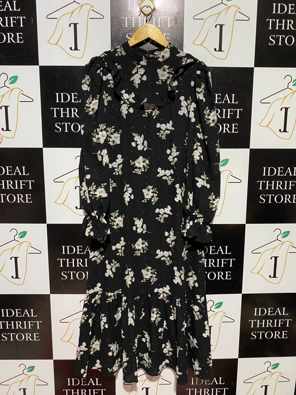NEW LOOK |M| BUST 17| B48| VINTAGE BLACK FLORAL MAXI DRESS WITH RUFFLED YOKE AND TIED CUFFS