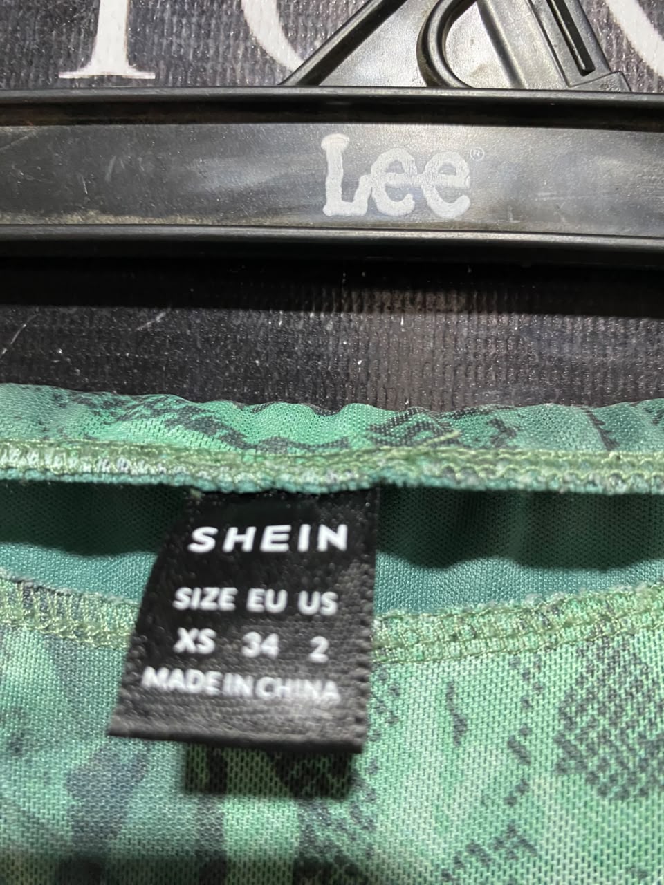 SHEIN |XS| WAIST 23| B48| EMERALD GREEN ROSE PRINT MAXI SKIRT WITH REPTILE TEXTURE DETAIL