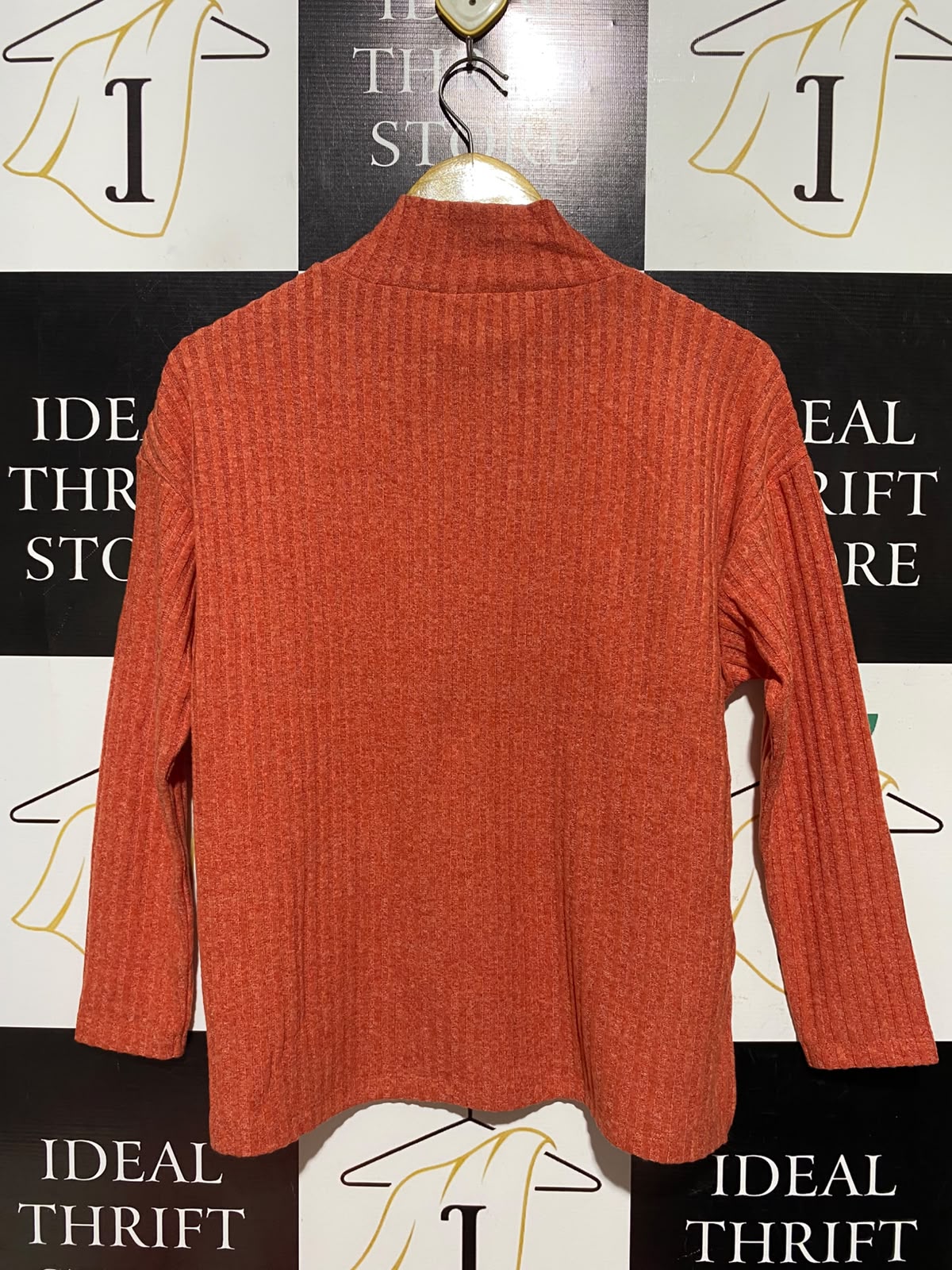 TU WOMAN |M| BUST 20| B50| RUST ORANGE RIBBED KNIT MOCK NECK SWEATER WITH SHOULDER BUTTON