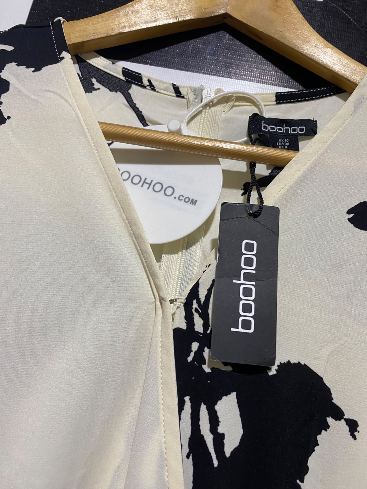 BOOHOO |M| BUST FREE| B49| BLACK AND CREAM FLORAL WRAP DRESS - HIGH-LOW FRINGE HEM LONG SLEEVE MIDI DRESS