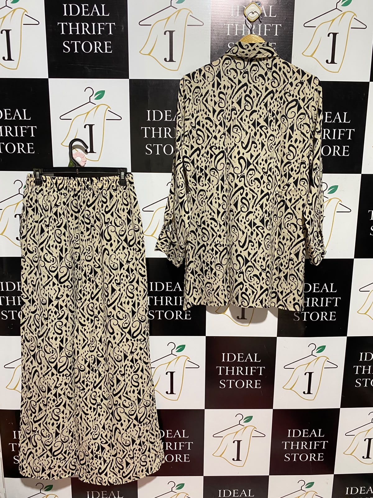 MY QUEEN |L/XL| A1| BEIGE & BLACK GEOMETRIC GRAFFITI PRINT CO-ORD SET