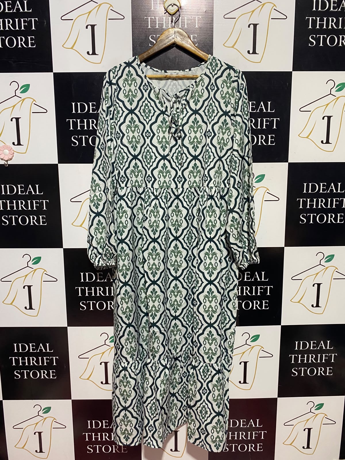 EMERY ROSE |L| BUST 21| A1| GREEN AND CREAM GEOMETRIC DAMASK PRINT KEYHOLE TIE MAXI DRESS