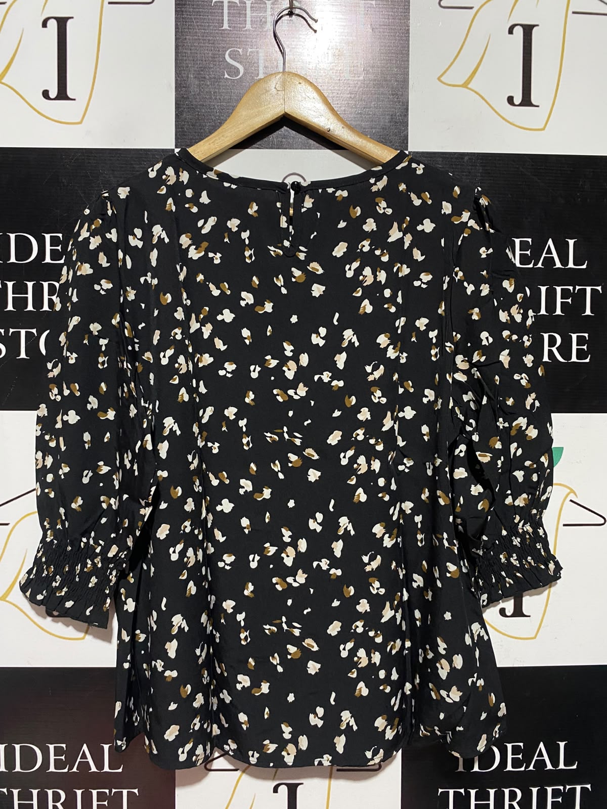 |XL| BUST 21| A1| BLACK ABSTRACT ANIMAL DOTTED PRINT SHIRRED CUFF BLOUSE