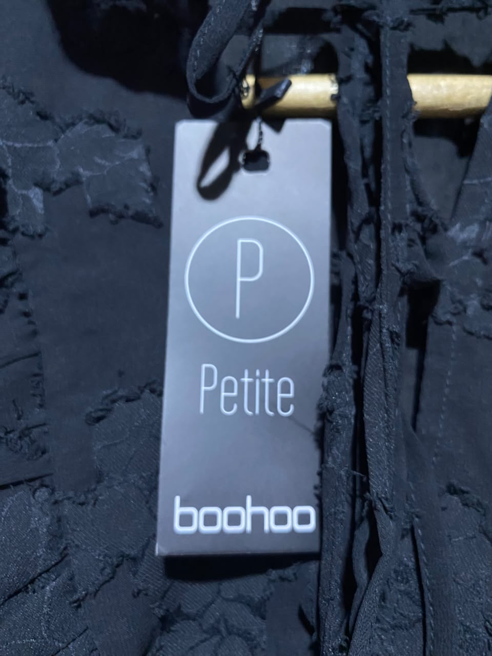 BOOHOO |S| BUST FREE| A1| PETITE BLACK TEXTURED JACQUARD TIE NECK BLOUSE