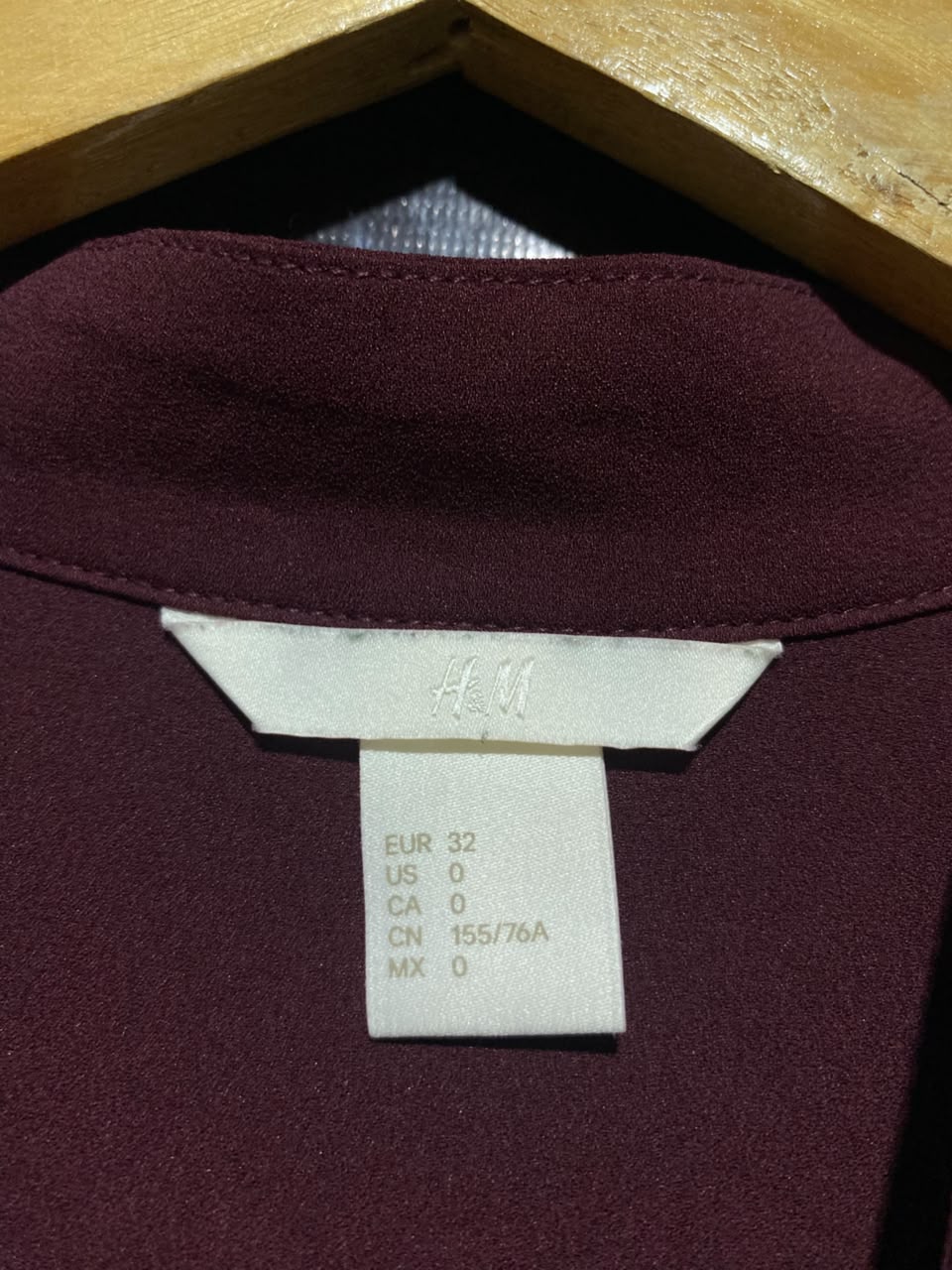 H&M |M| BUST 17| A1| BURGUNDY V-NECK LONG SLEEVE HIGH-LOW BLOUSE