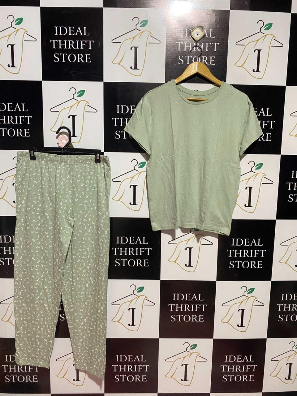 PRIMARK CARES |S| B50| SAGE GREEN DITSY FLORAL TWO-PIECE PAJAMA & LOUNGEWEAR SET