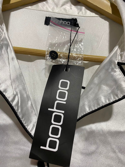 BOOHOO |M| B50| WHITE SATIN TWO-PIECE PAJAMA SET WITH BLACK PIPING
