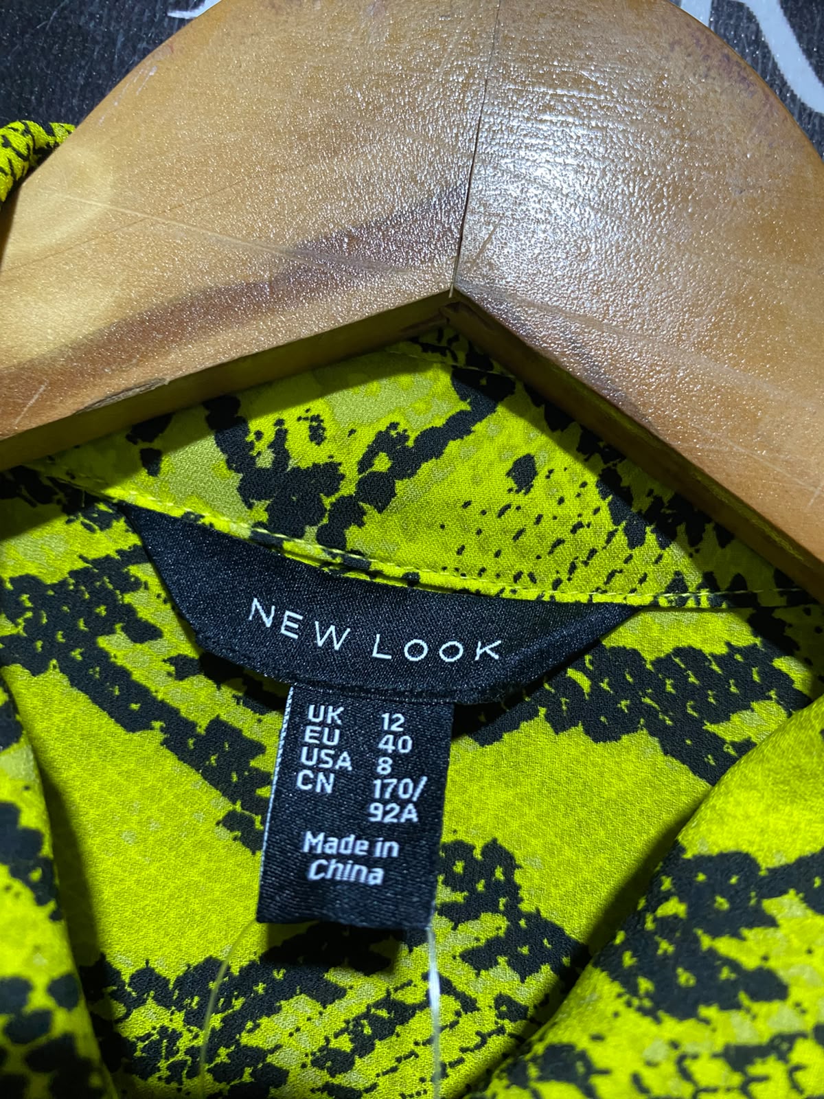 NEW LOOK |M| BUST 19| A2| LIME GREEN NEON SNAKESKIN PRINT BUTTON-DOWN LONG-SLEEVE SHIRT BLOUSE