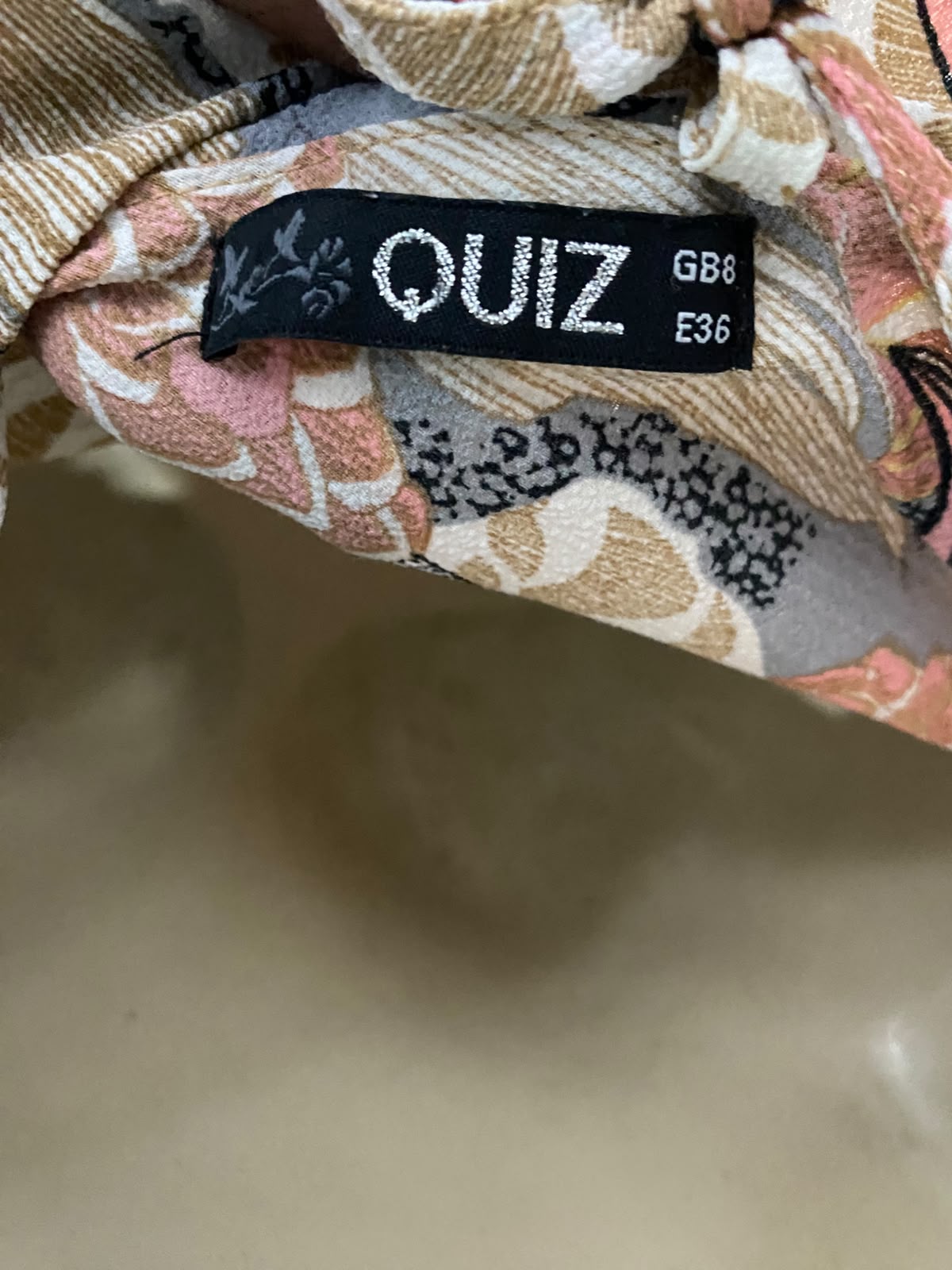QUIZ |S| BUST 16| A1| FLORAL RUFFLED WIDE-LEG JUMPSUIT PLUNGING V-NECK COLD-SHOULDER ROMPER