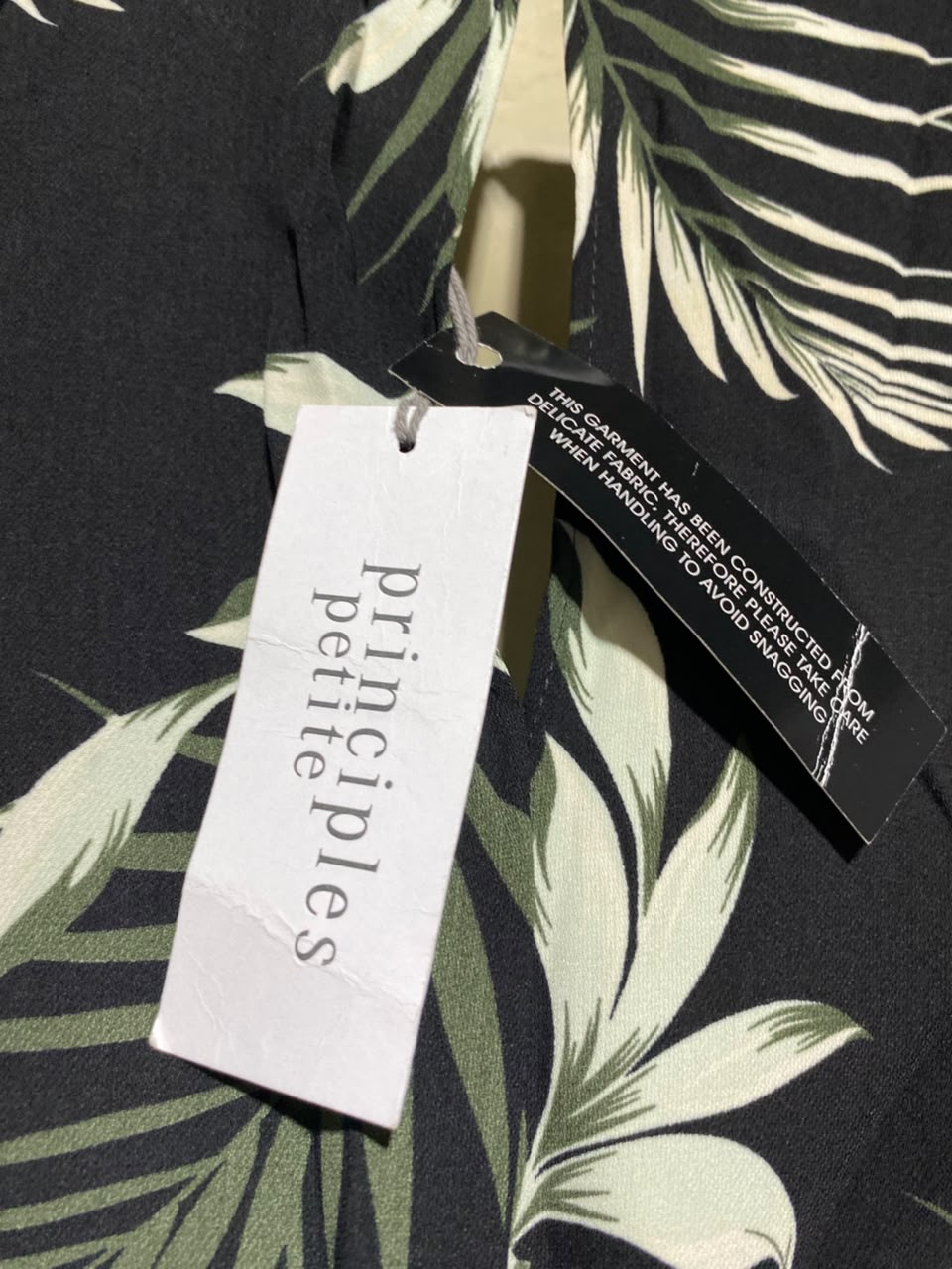 PRINCIPLE PETITE |S| BUST 16| A1| CHIC BLACK AND GREEN TROPICAL LEAF PRINT V-NECK JUMPSUIT WITH MATCHING BELT
