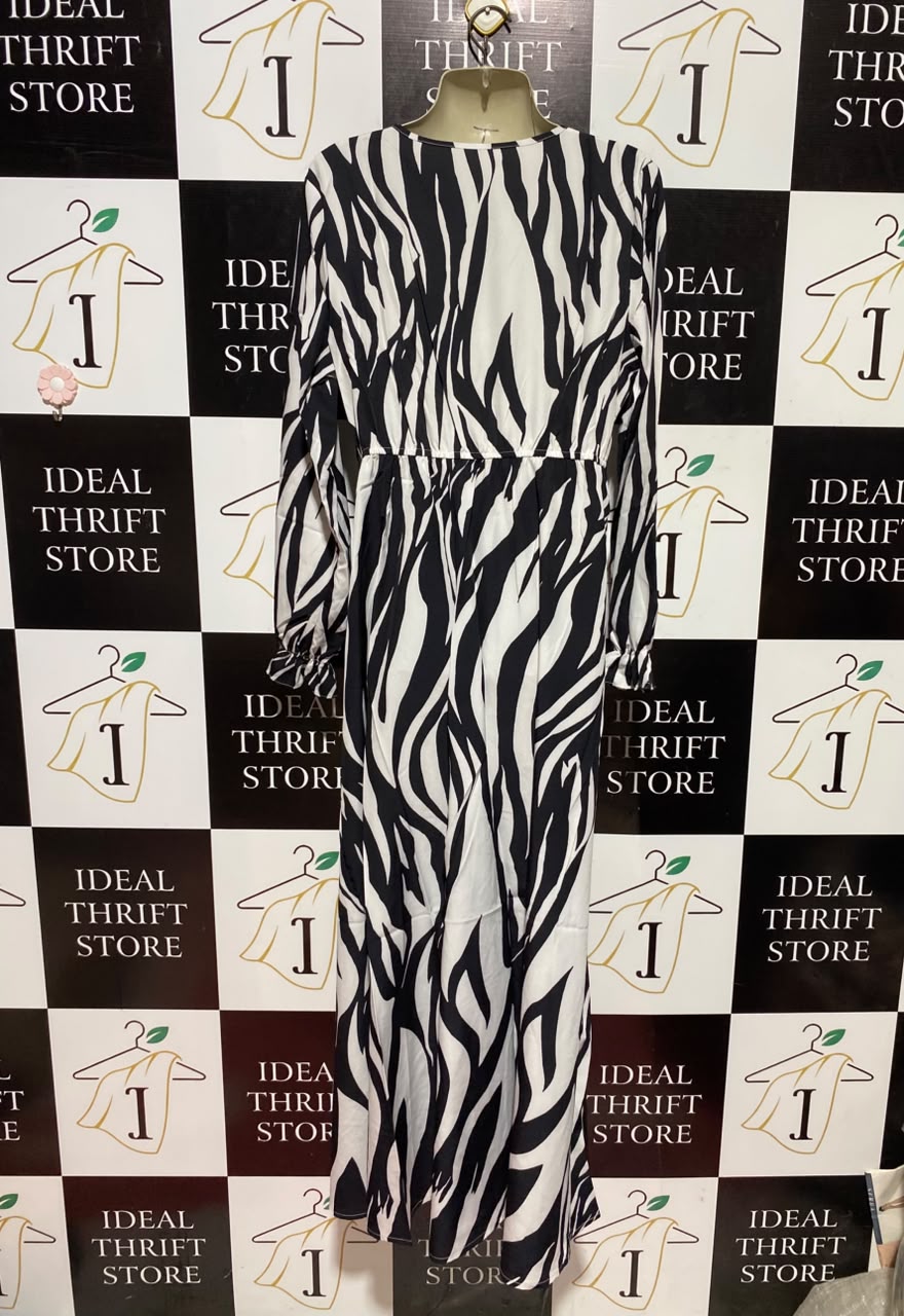 SHEIN |L| BUST 19| A1| BLACK AND WHITE ZEBRA STRIPE PRINT SURPLICE V-NECK MAXI DRESS WITH RUFFLED SLEEVES
