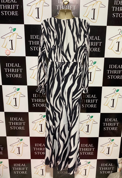SHEIN |L| BUST 19| A1| BLACK AND WHITE ZEBRA STRIPE PRINT SURPLICE V-NECK MAXI DRESS WITH RUFFLED SLEEVES