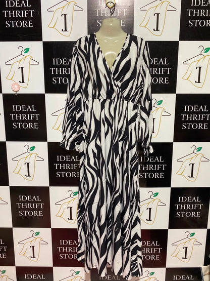 SHEIN |L| BUST 19| A1| BLACK AND WHITE ZEBRA STRIPE PRINT SURPLICE V-NECK MAXI DRESS WITH RUFFLED SLEEVES