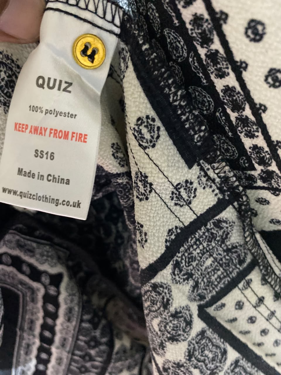 QUIZ |M| BUST 19| A1| BLACK AND WHITE PAISLEY PATCHWORK SHIRT DRESS WITH GOLD BUTTONS