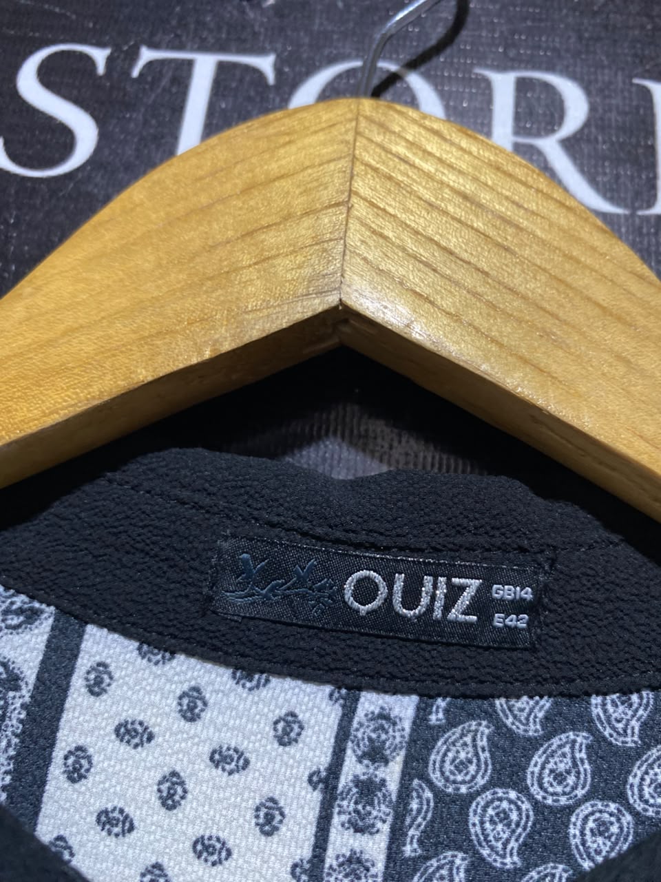 QUIZ |M| BUST 19| A1| BLACK AND WHITE PAISLEY PATCHWORK SHIRT DRESS WITH GOLD BUTTONS