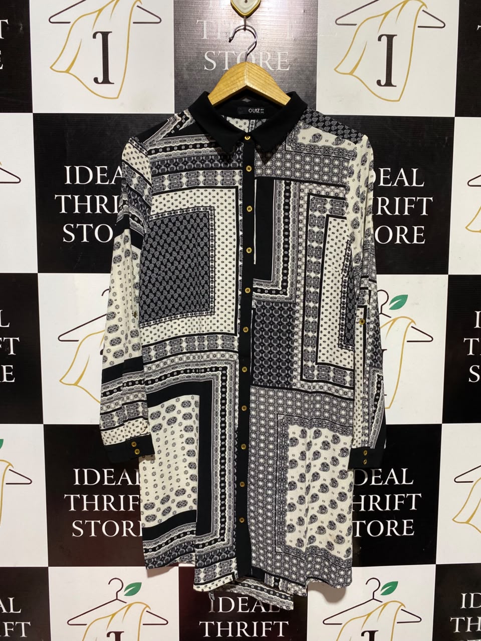 QUIZ |M| BUST 19| A1| BLACK AND WHITE PAISLEY PATCHWORK SHIRT DRESS WITH GOLD BUTTONS